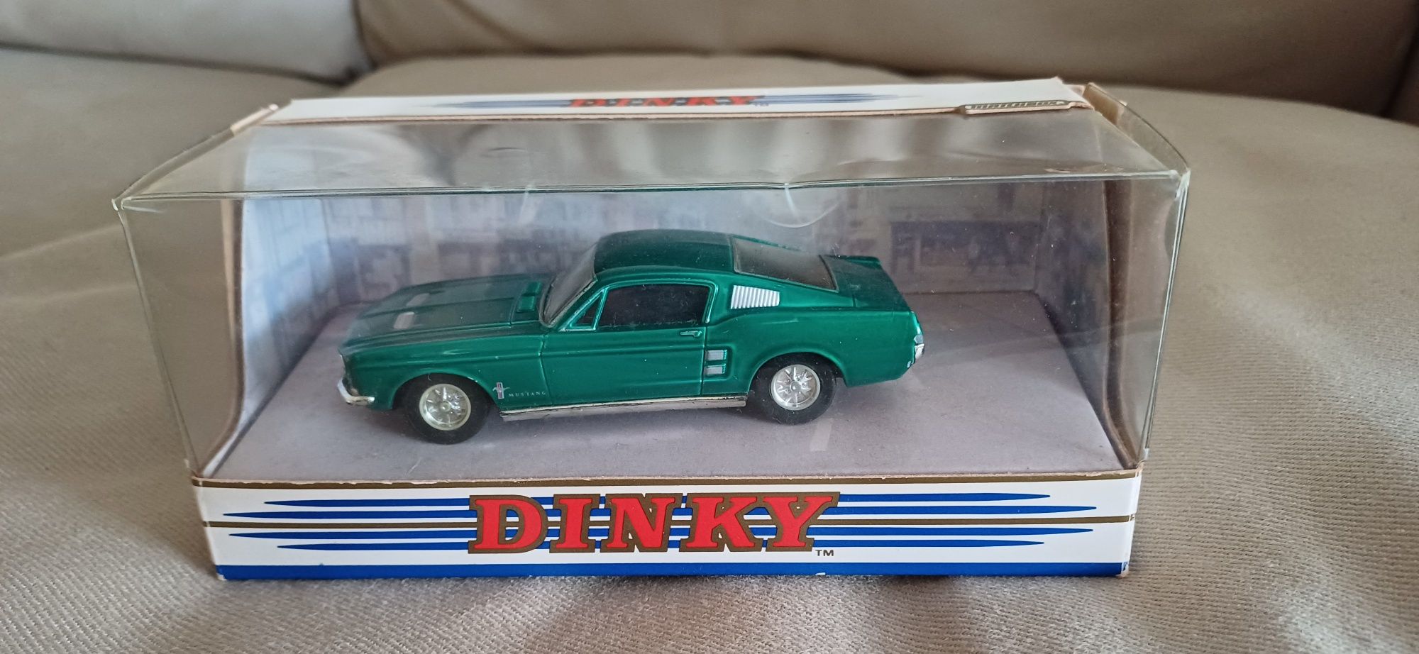 Ford Mustang 1967 Dinky Toys