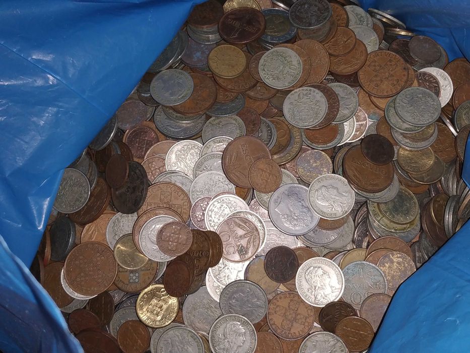 Vendo moedas ao kilo (misturadas, mais portuguesas do que estrangeiras