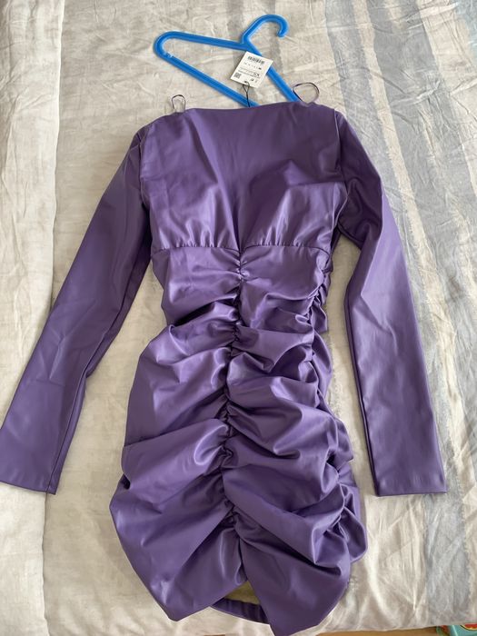 Vestido zara lilas couro