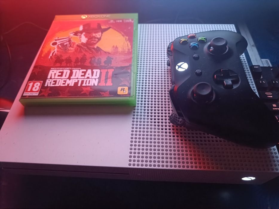 Xbox One s 1Tb com o jogo red dead redemption