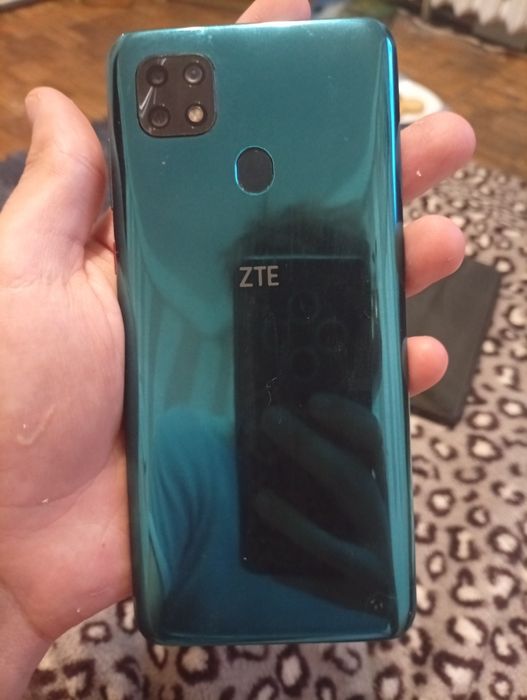 ZTE 2050 (на запчасти из-за постоянной перезагрузки)