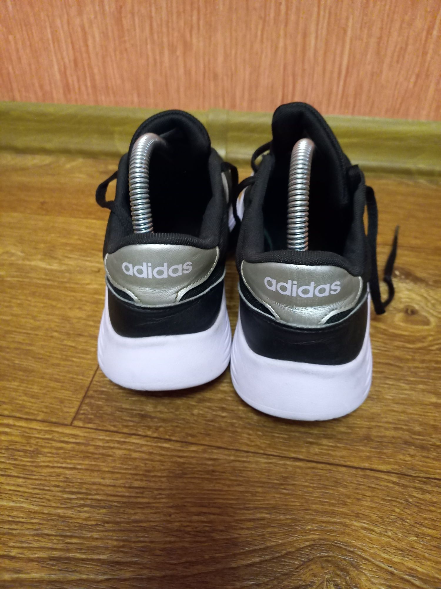 Adidas  кроссовки 39,5