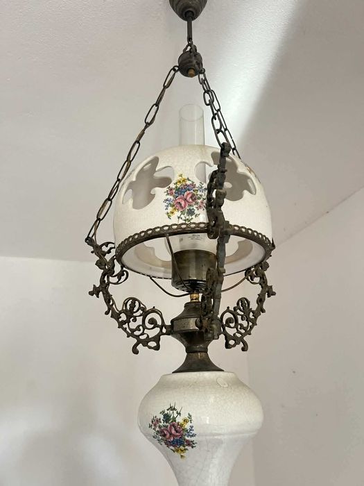 candeeiro branco com flores