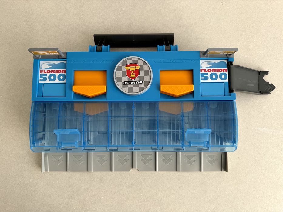 Wyrzutnia samochodzików firmy Mattel FLK12