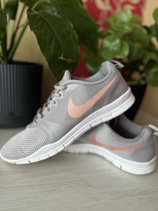 Продам кросівки найк в горному стані