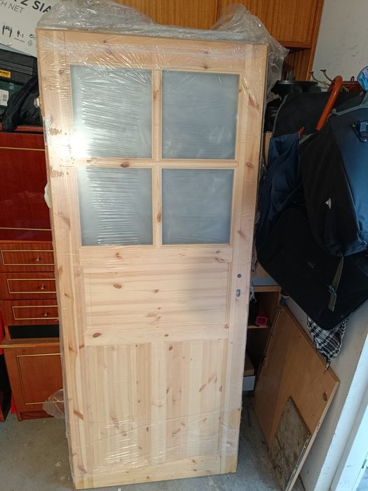 Sprzedam drzwi drewniane 80 prawe