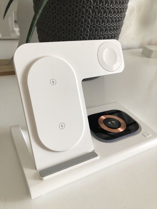 Зарядна платформа для Apple