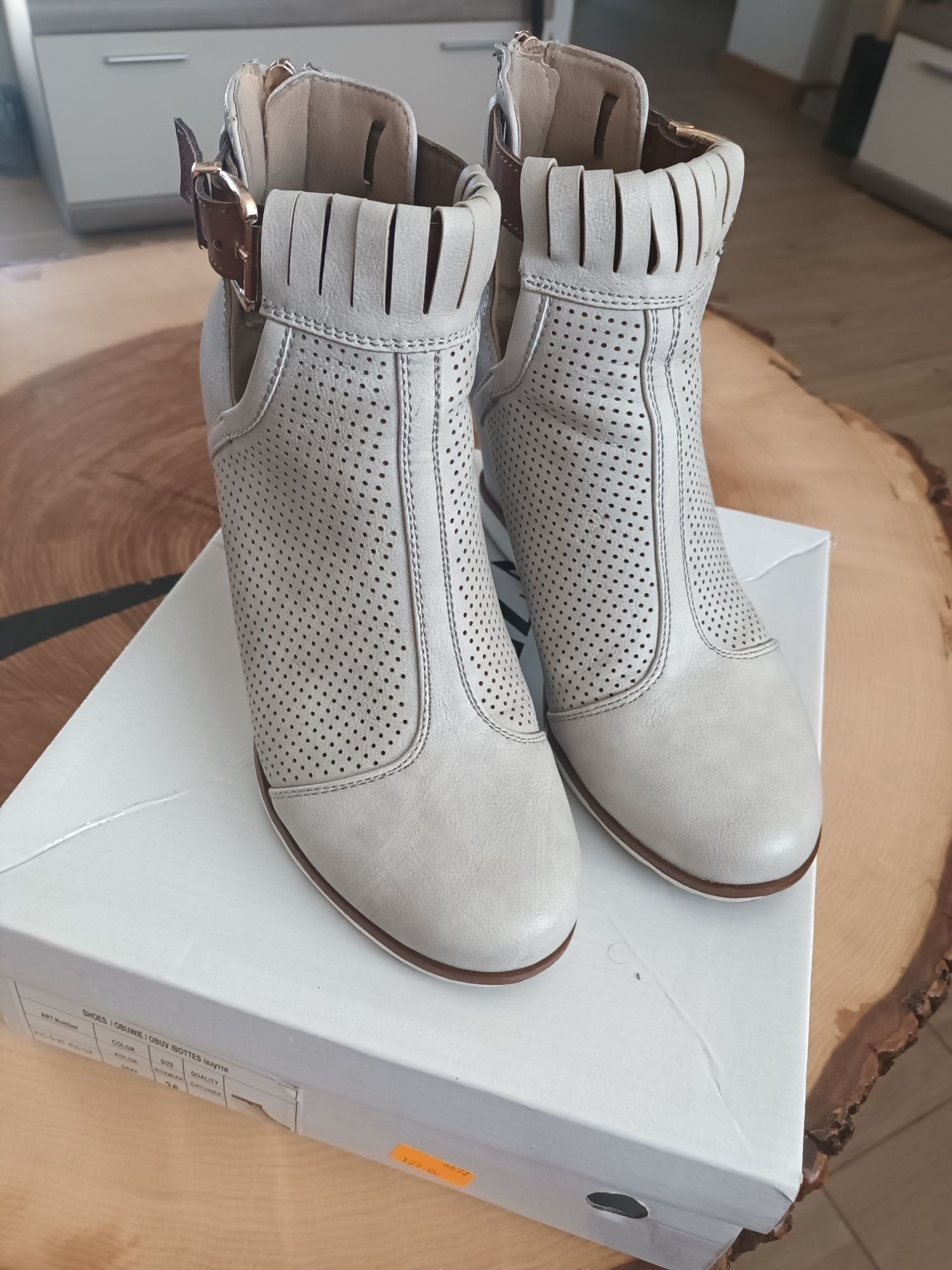 Buty na koturnie-36