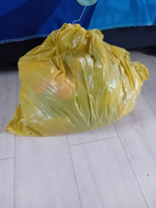 Czapki szaliki stroje