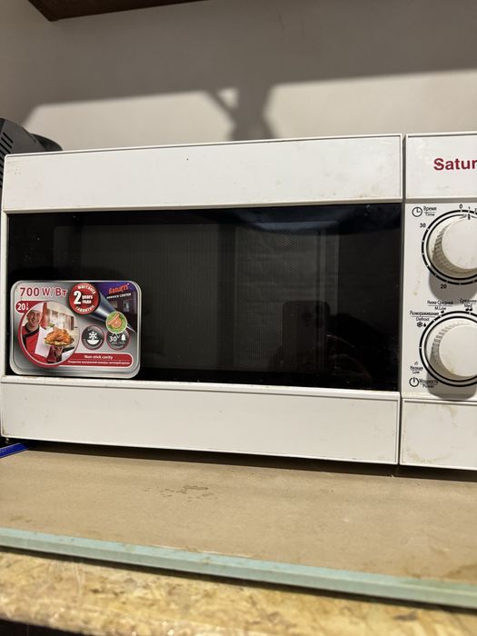 Мікрохвильовка saturn 700Вт