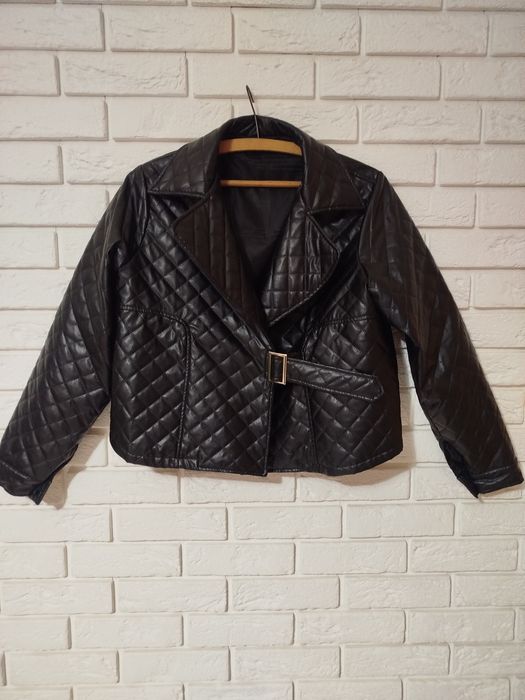 Krótka kurtka ramoneska czarna pikowana