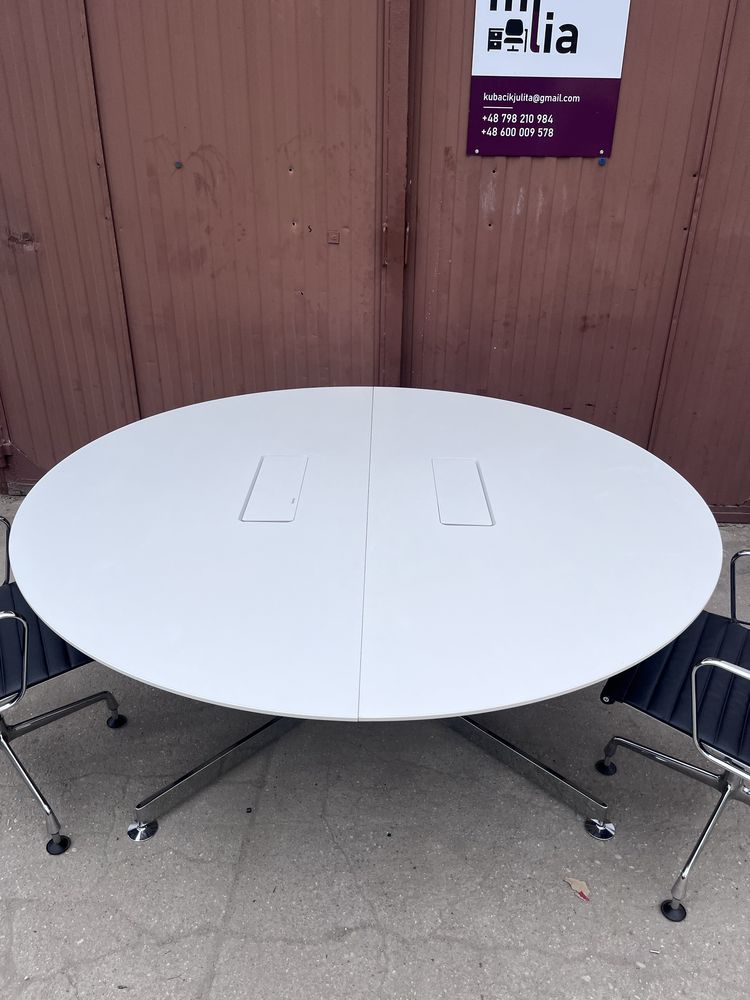 Duży okrągły stół konferencyjny marki VS