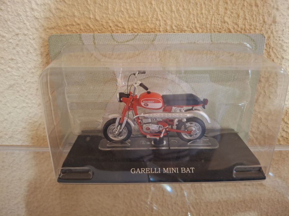 Motas 1/18 para venda