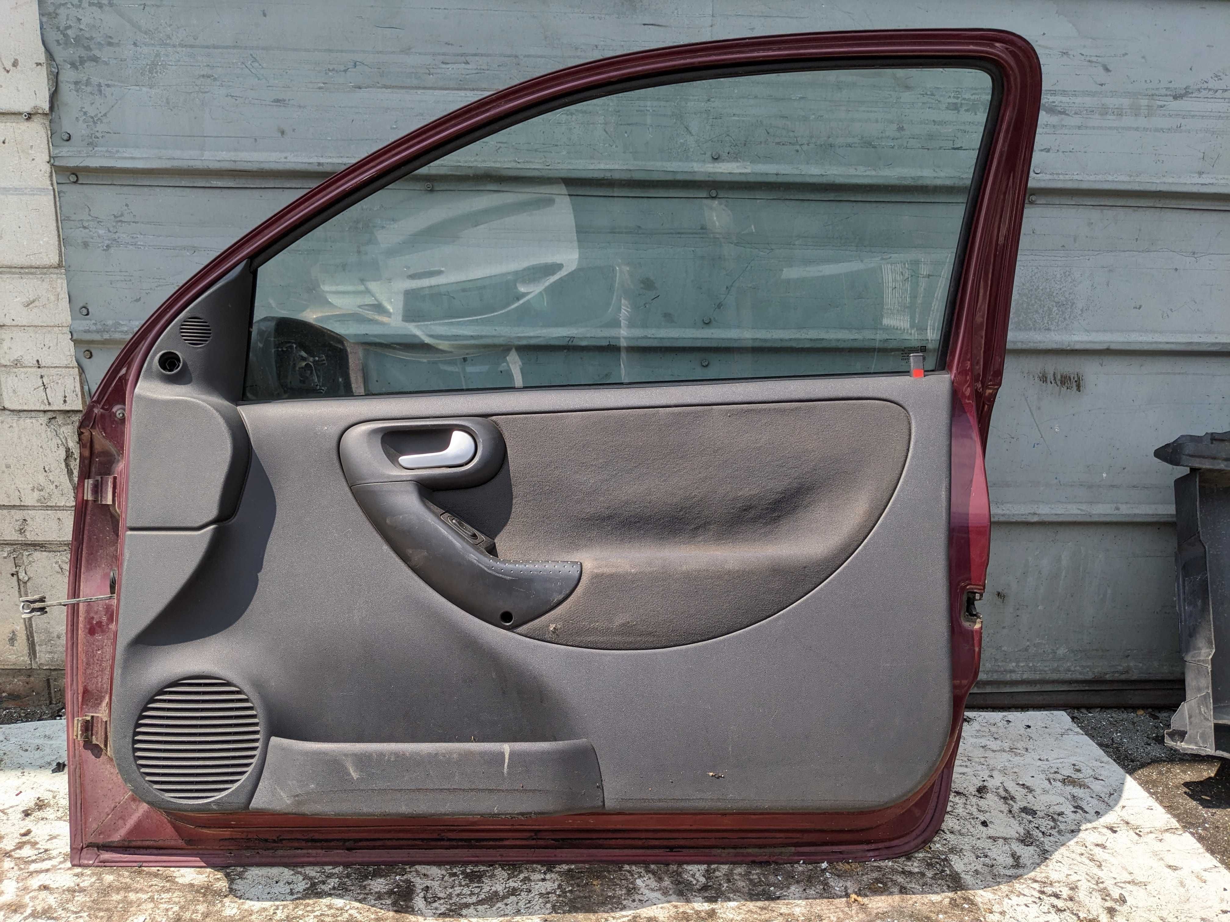 Opel Corsa C 3D Drzwi Prawe Przednie Prawy Przód PP