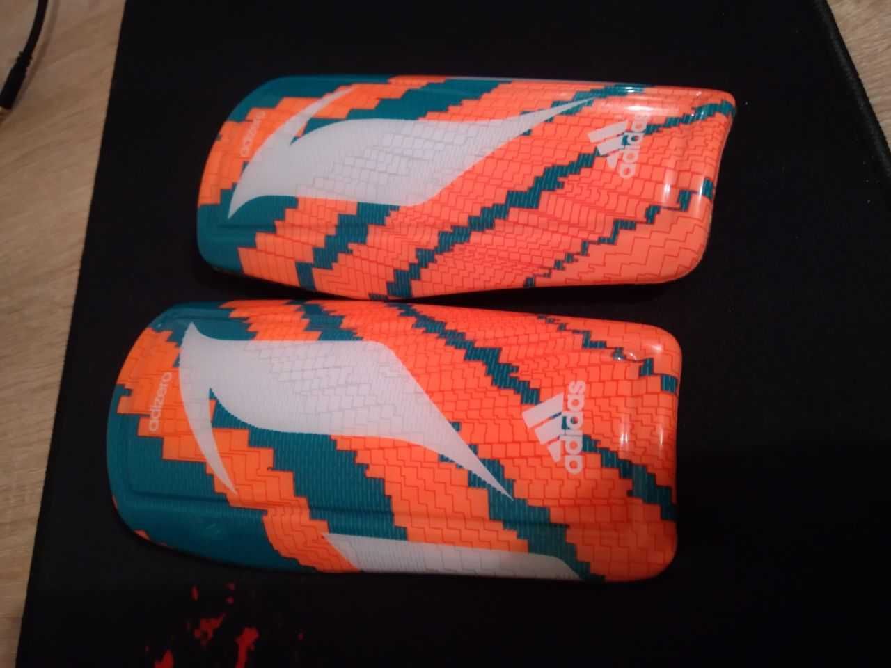 Новые футбольные щитки Adidas Messi 10 Shin Guard.