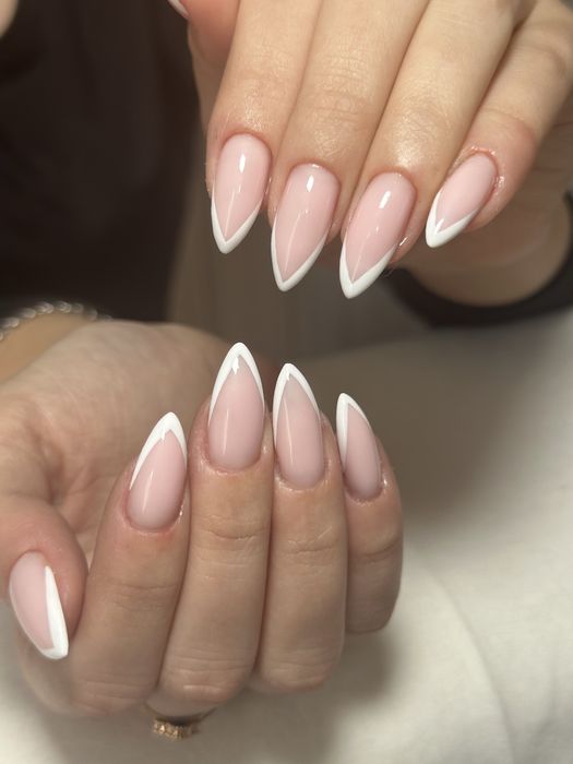 Манікюр , педікюр.