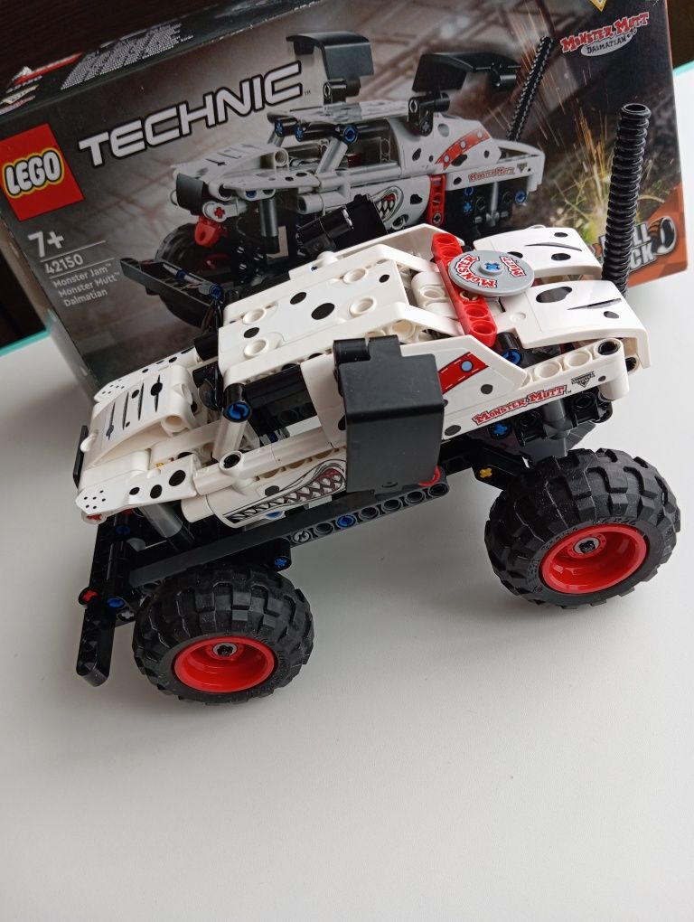 Конструктор LEGO Technic Monster Jam Monster Mutt Dalmatian (42150)