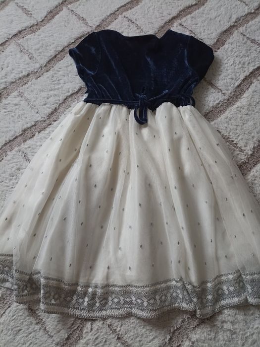 Sukienka wiek 7-8 lat