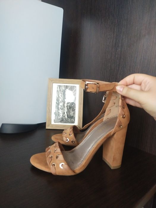 Босоніжки 36 розмір 9 см