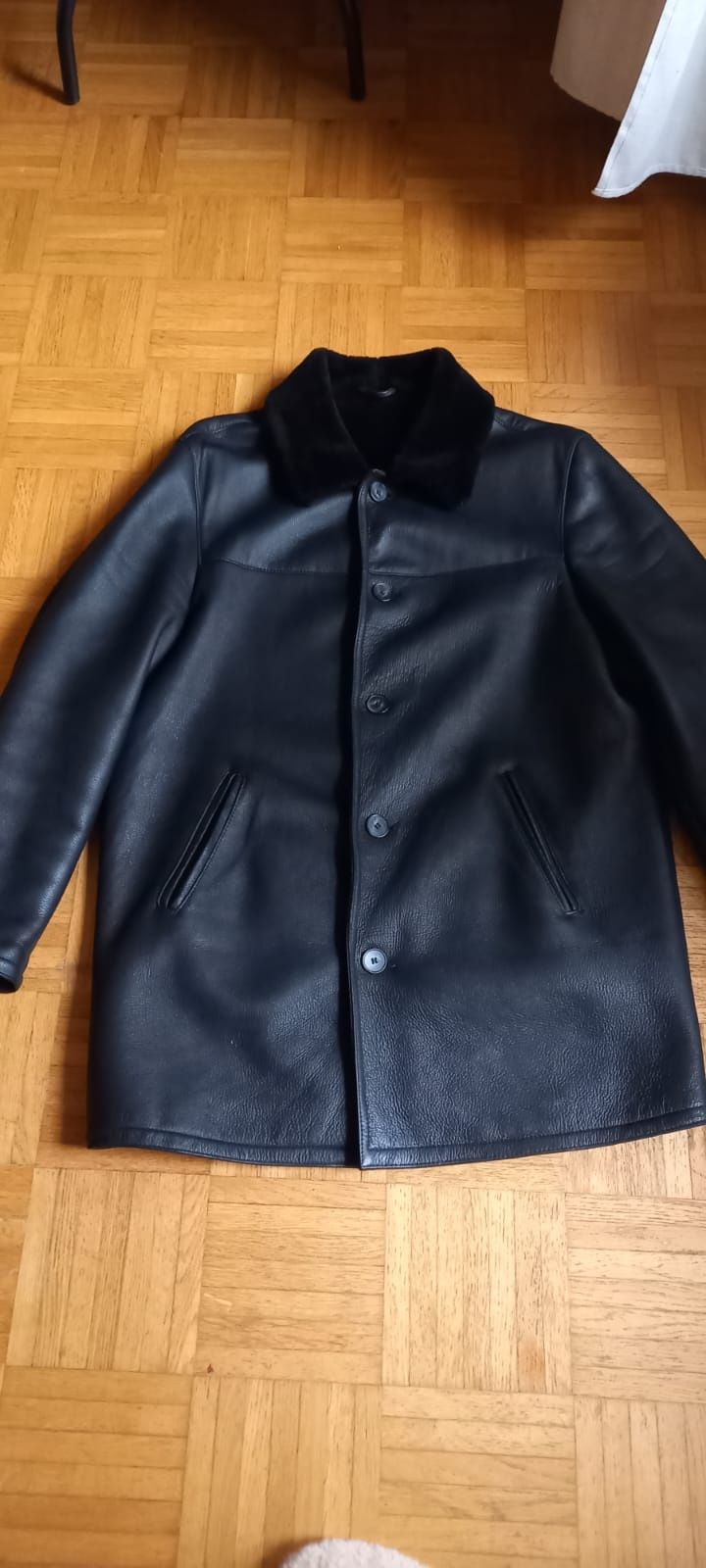Czarny skórzanych płaszcz rozmiar L
