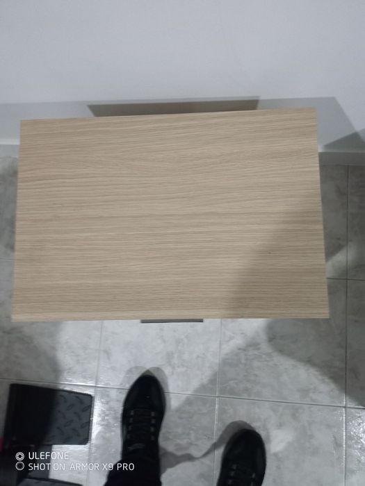 Mesas de cabeceira em bom estado