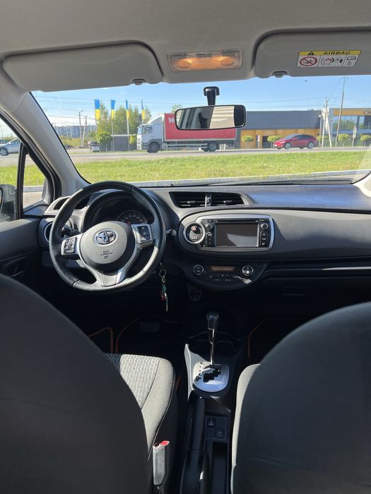 Toyota Yaris 2014р., офіційний автомобіль, без ДТП