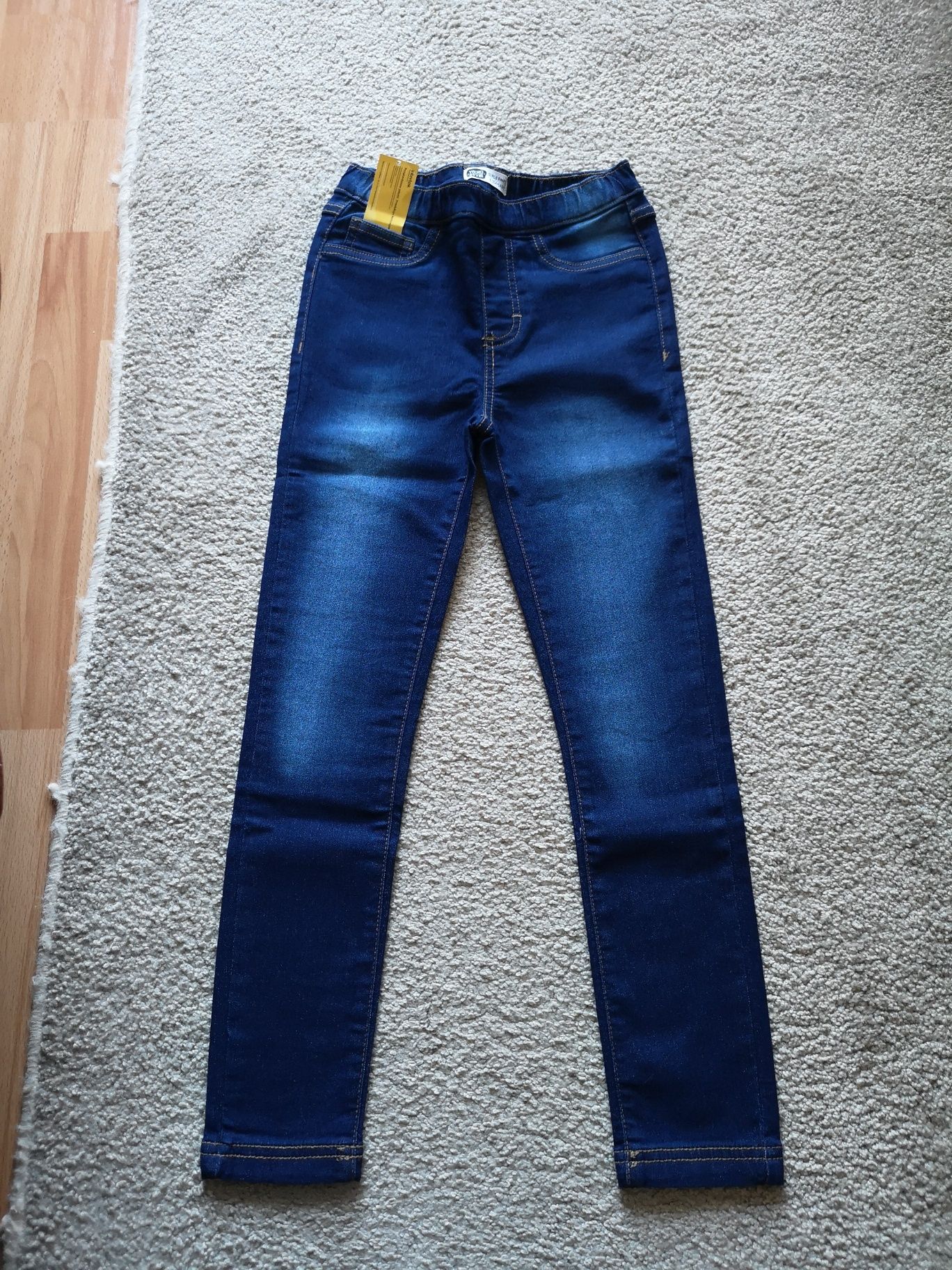 Legginsy jeansowe w r 134-140 Young Style . Nowe +gratis.