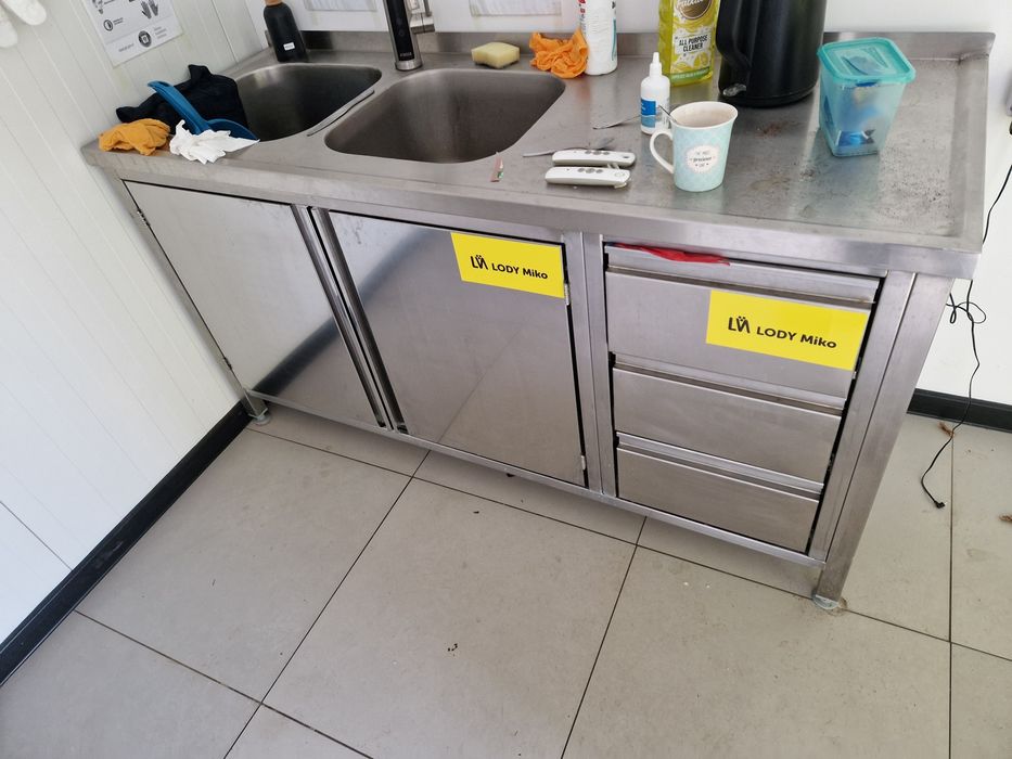 Lada z dwoma zlewami ze stali kwasoodpornej