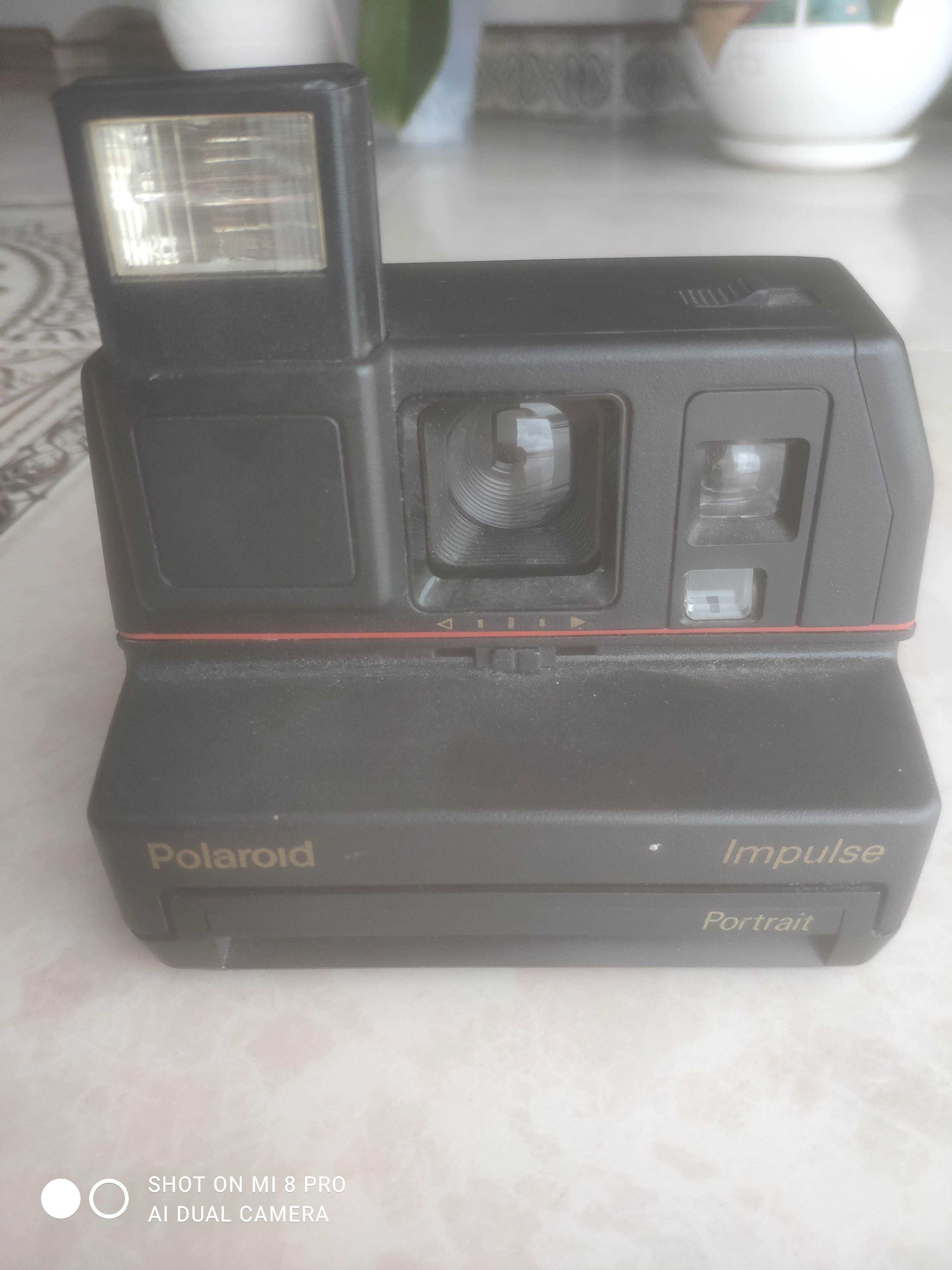 Фотоапарат Polaroid Impulse Portrait 600.