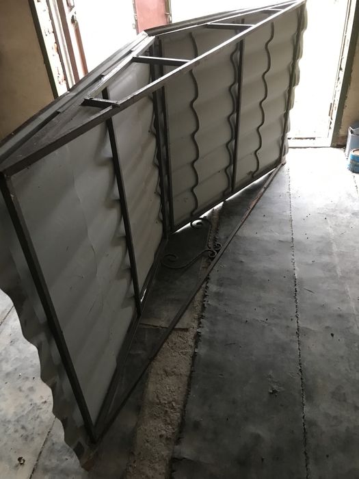 Навіс на крильце