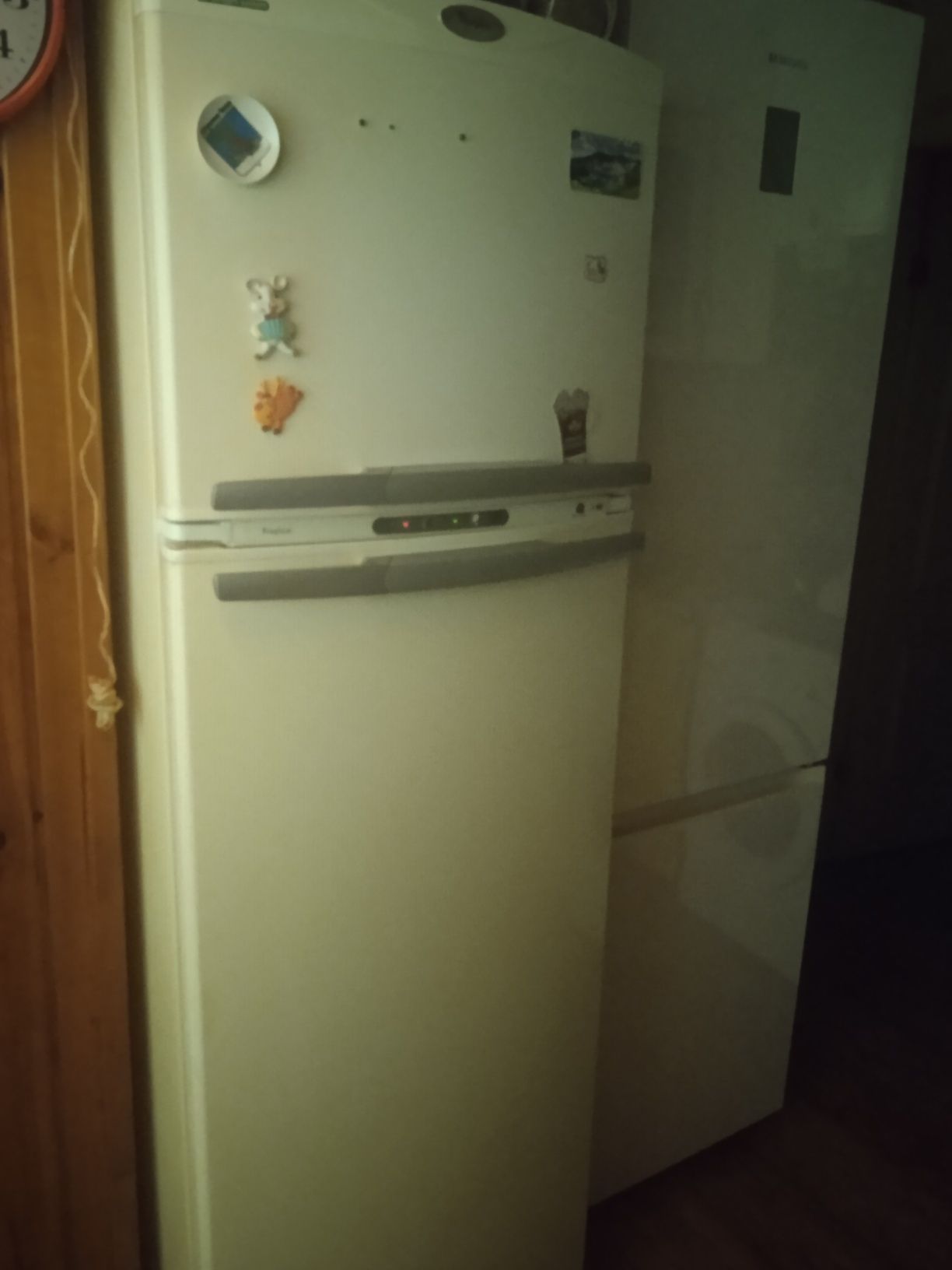 Продам холодильник Whirlpool ARC 4010