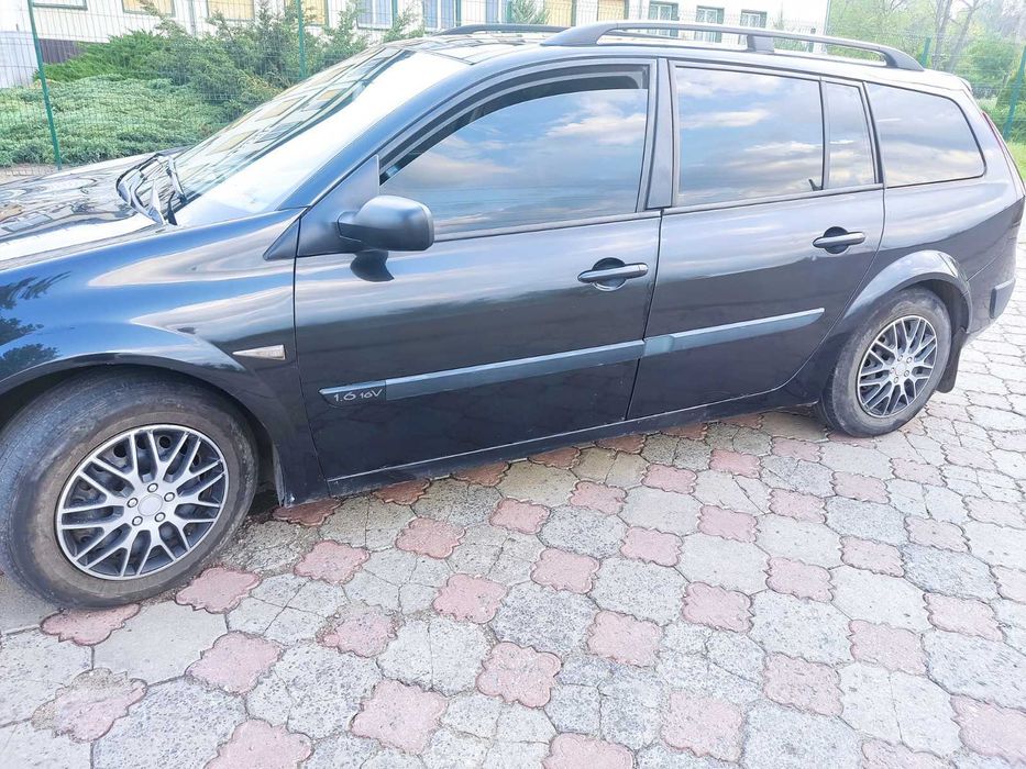 Рено Меган 1,6 бензин.
