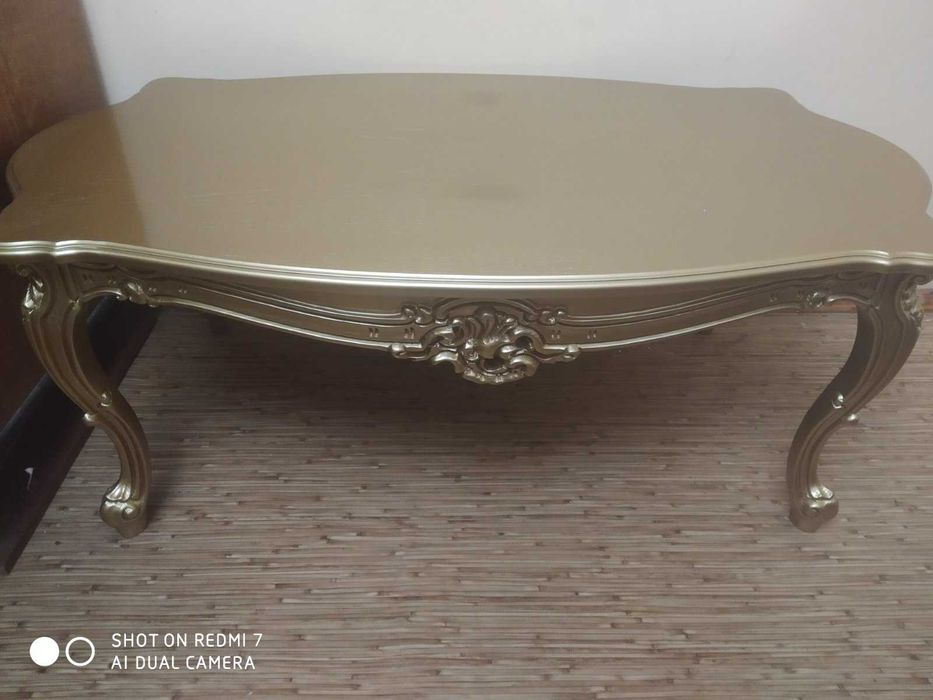 журнальний стіл з натурального дерева