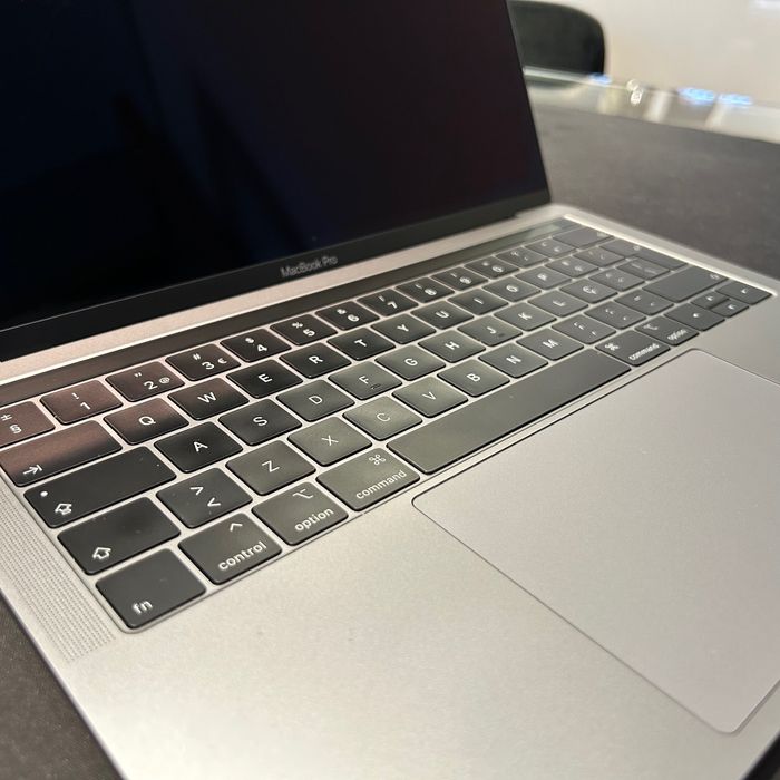 MacBook Pro 13'' 2018 / 512 GB SSD / 16 GB RAM / 2.7 GHz Quad-Core i7