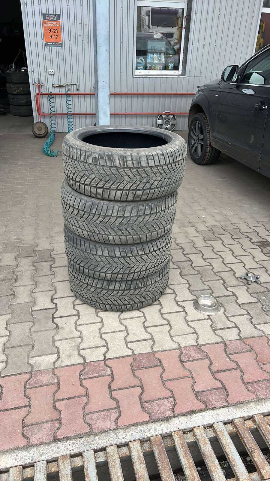 Продам резину  Goodyear 275/45r20 зима