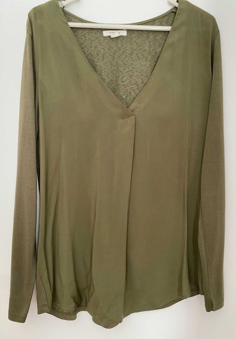 Blusa cáqui com decote em V da Springfield