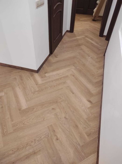 Podłogi, panele, jodełka, Płytki