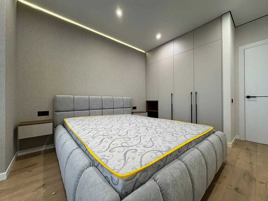 Шикарна двійка з кухнею-студією поблизу центру