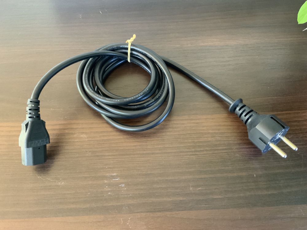 Kabel zasilający do komputrea, drukarki itp