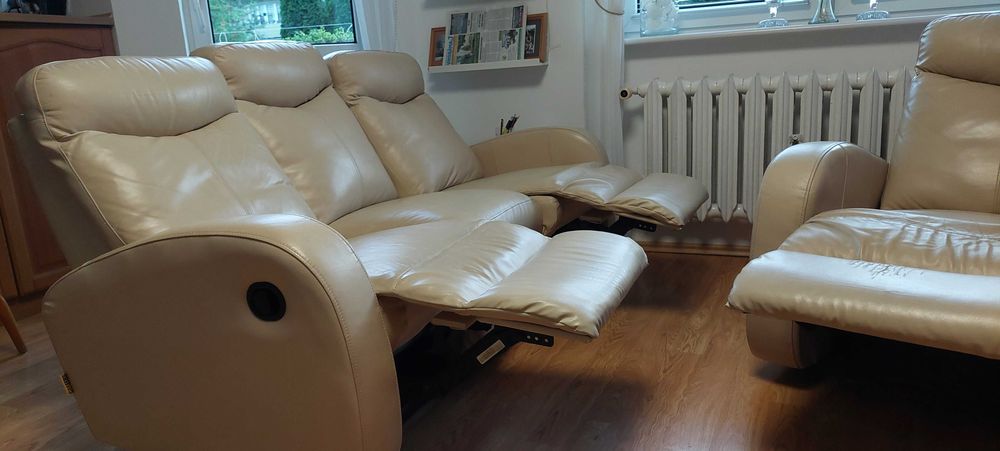 Sofa z 3 m. do siedzenia i 2 fukcjami relax oraz 2 fotele z 2 f. relax