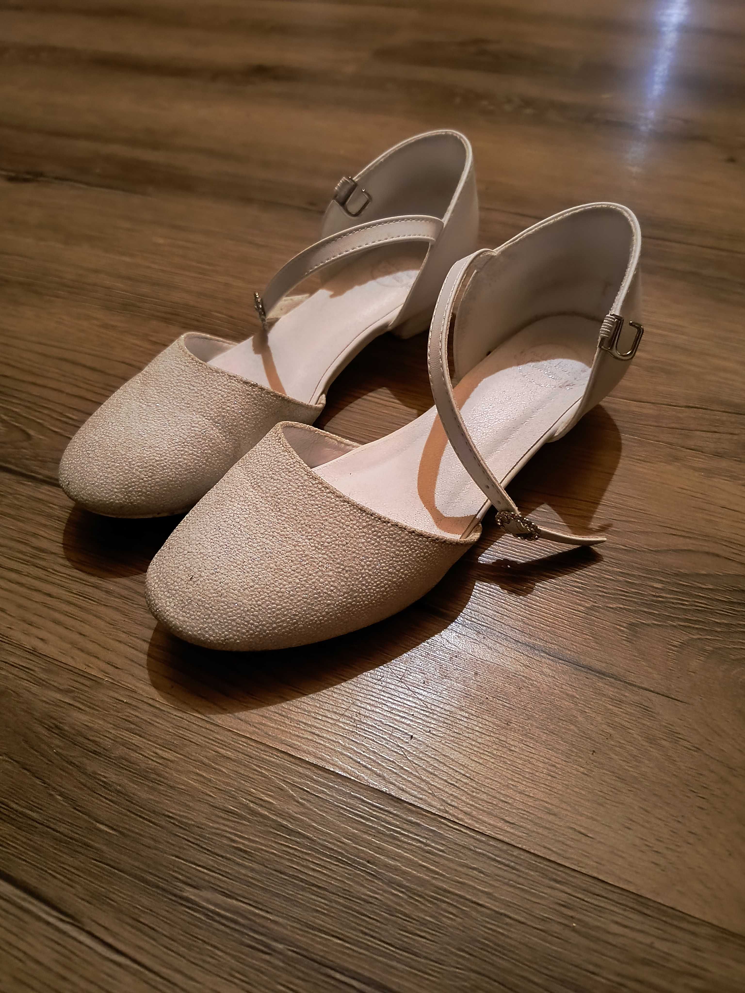 Buty komunijne białe