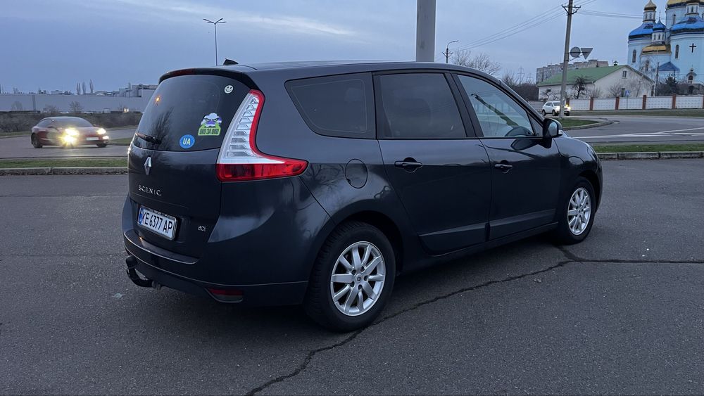 Renault Scenic lll 2010 год АКПП