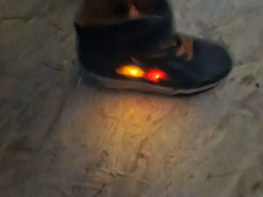 Buty dla dziecka świecące Geox r.33