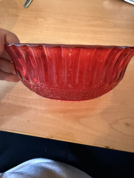 Tigela pequena vermelha