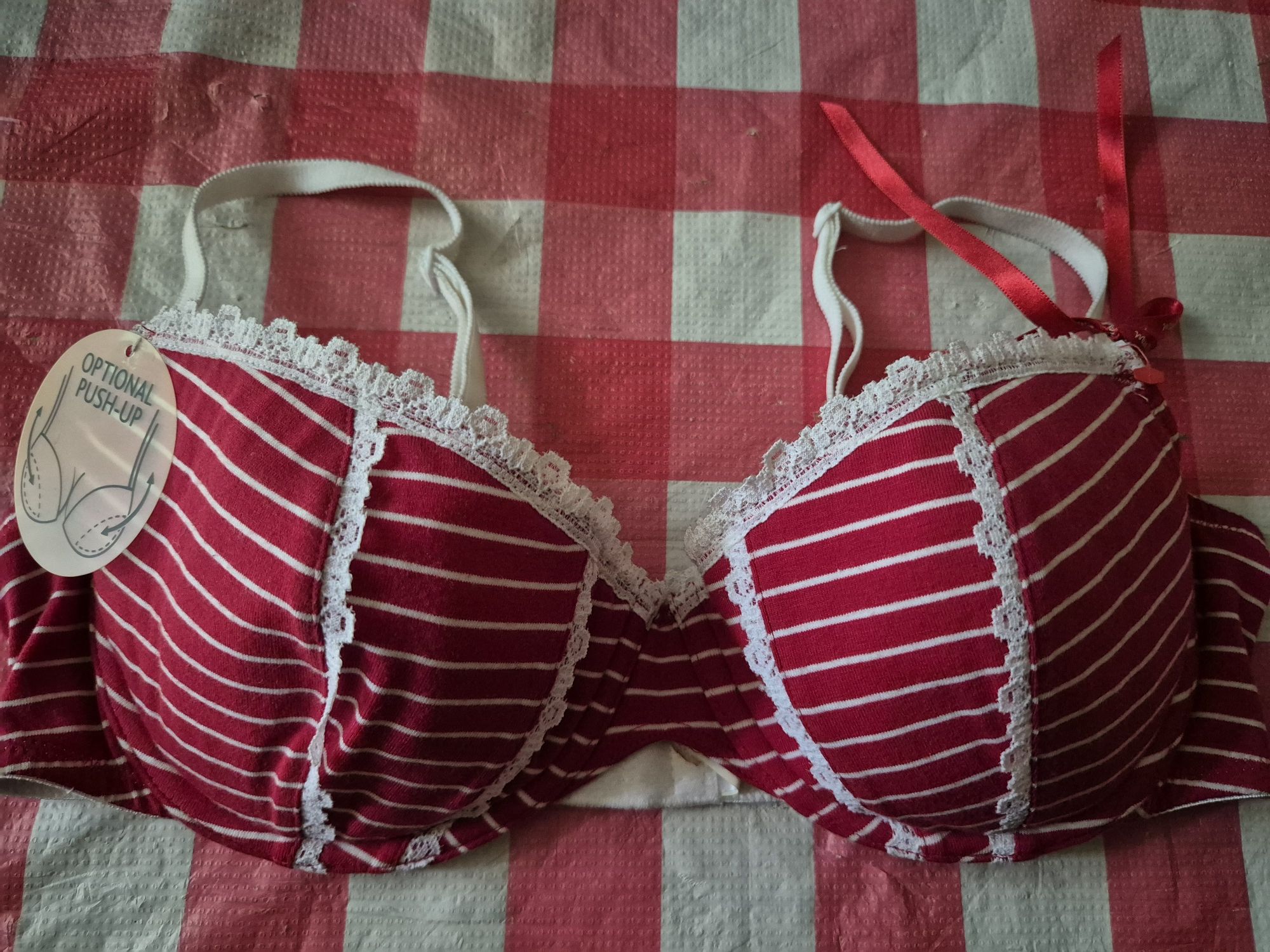 Biało-czerwony stanik Triumph 85B push up nowy