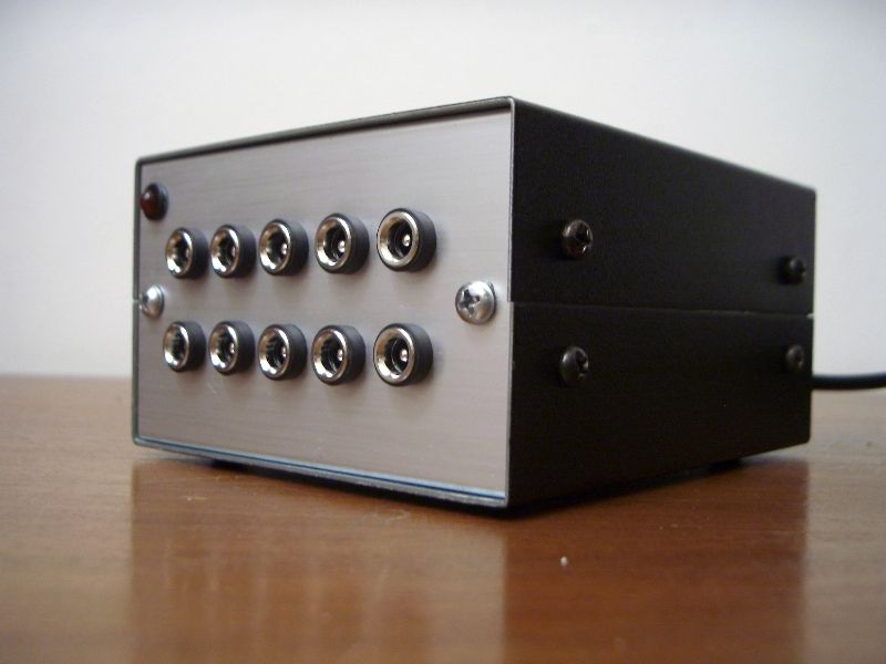 Fonte de alimentação para pedalboard