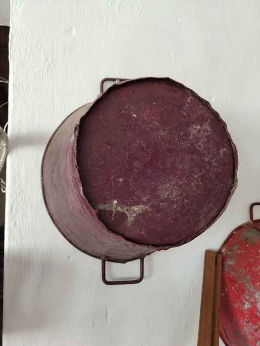 Reservatórios de água, azeite e uvas antigos