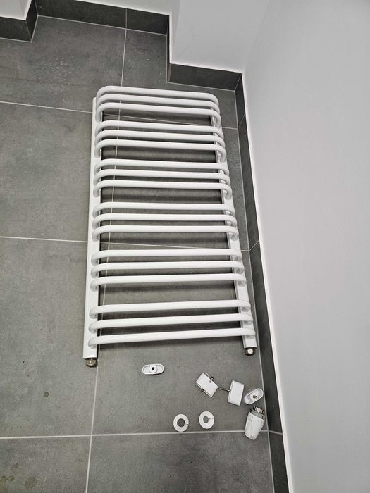 Grzejnik łazienkowy biały 106x55 cm