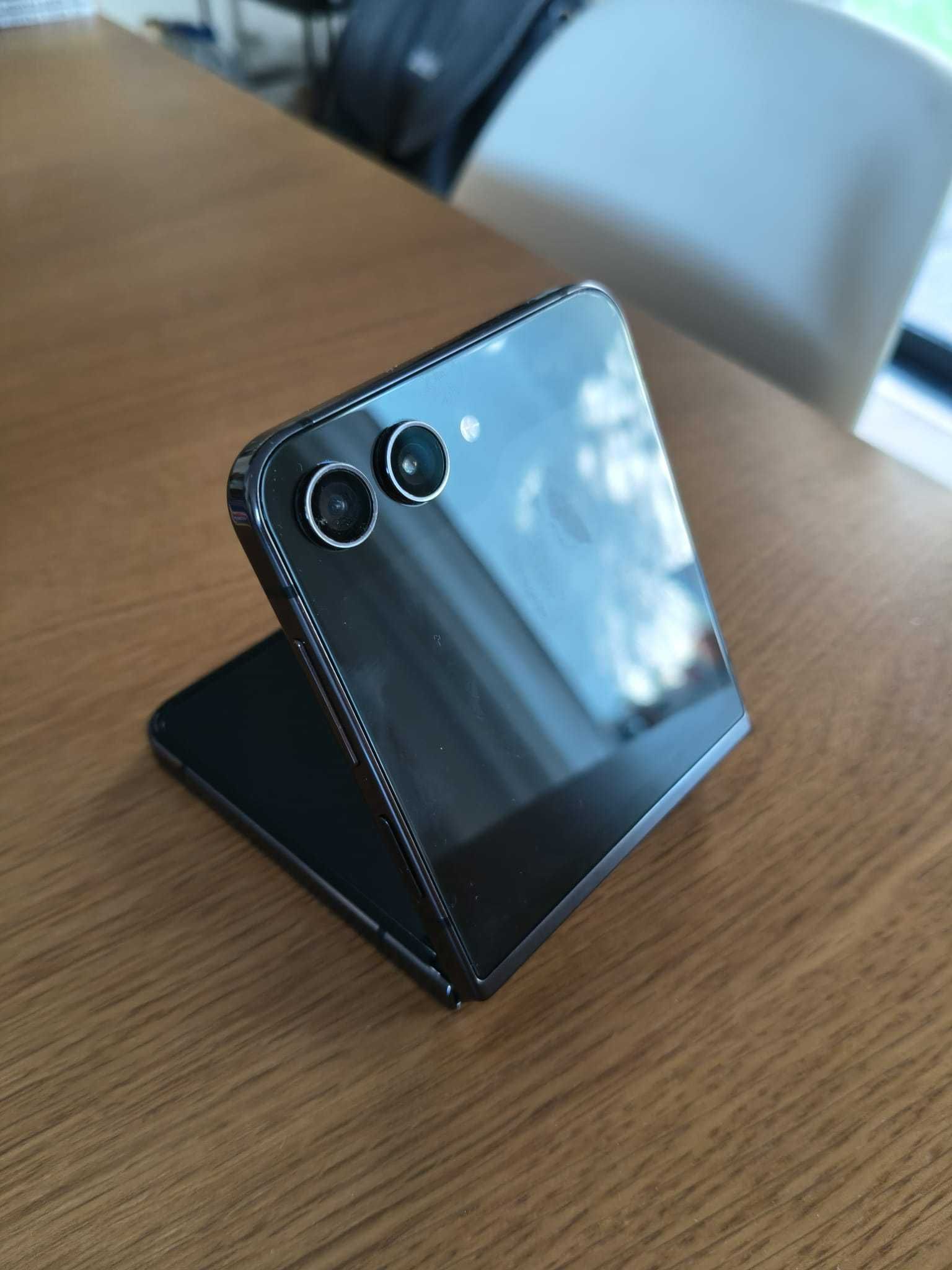 Samsung Galaxy Z Flip 5 (praticamente novo)