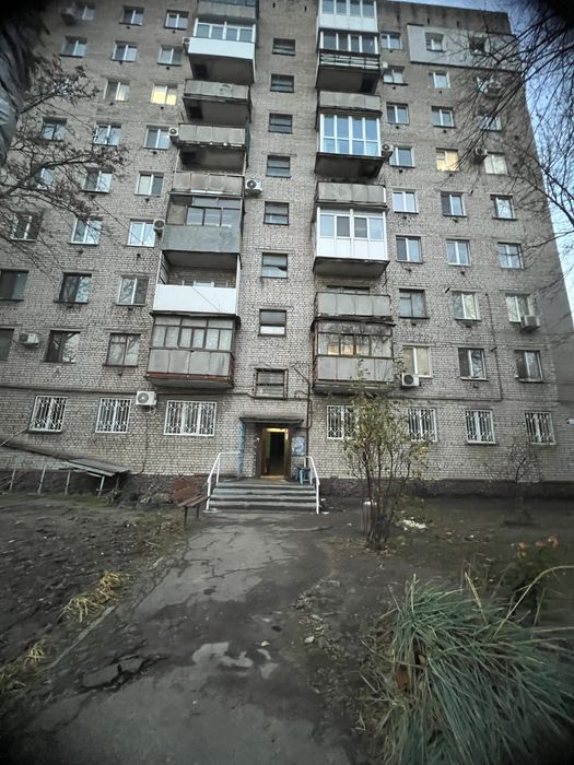 Продам 1 ком. на 3 этаже в кирпичном доме(Sher)